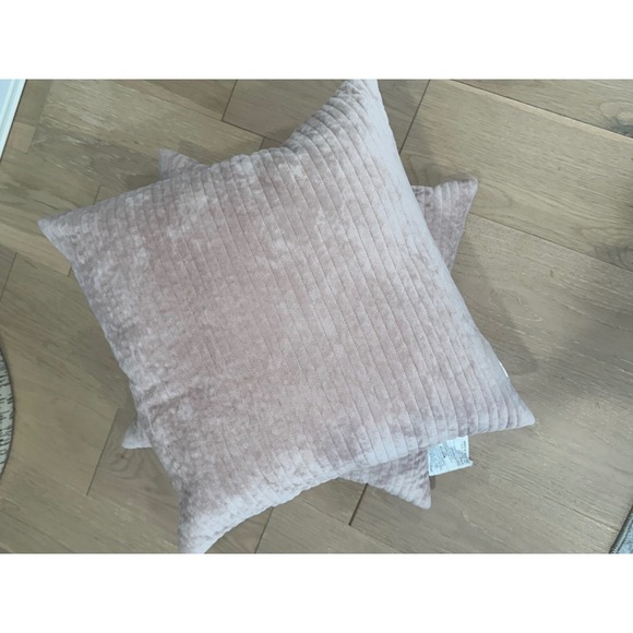 Set of Two Pink Velvet Square Pillows - Picture 3 of 4